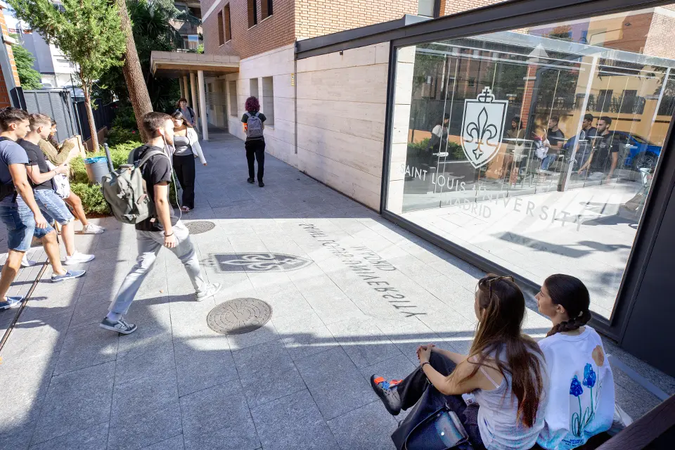 Students entering San Ignacio Hall Students entering San Ignacio Hall