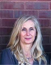 Headshot of Marzena Swiderska-Syn